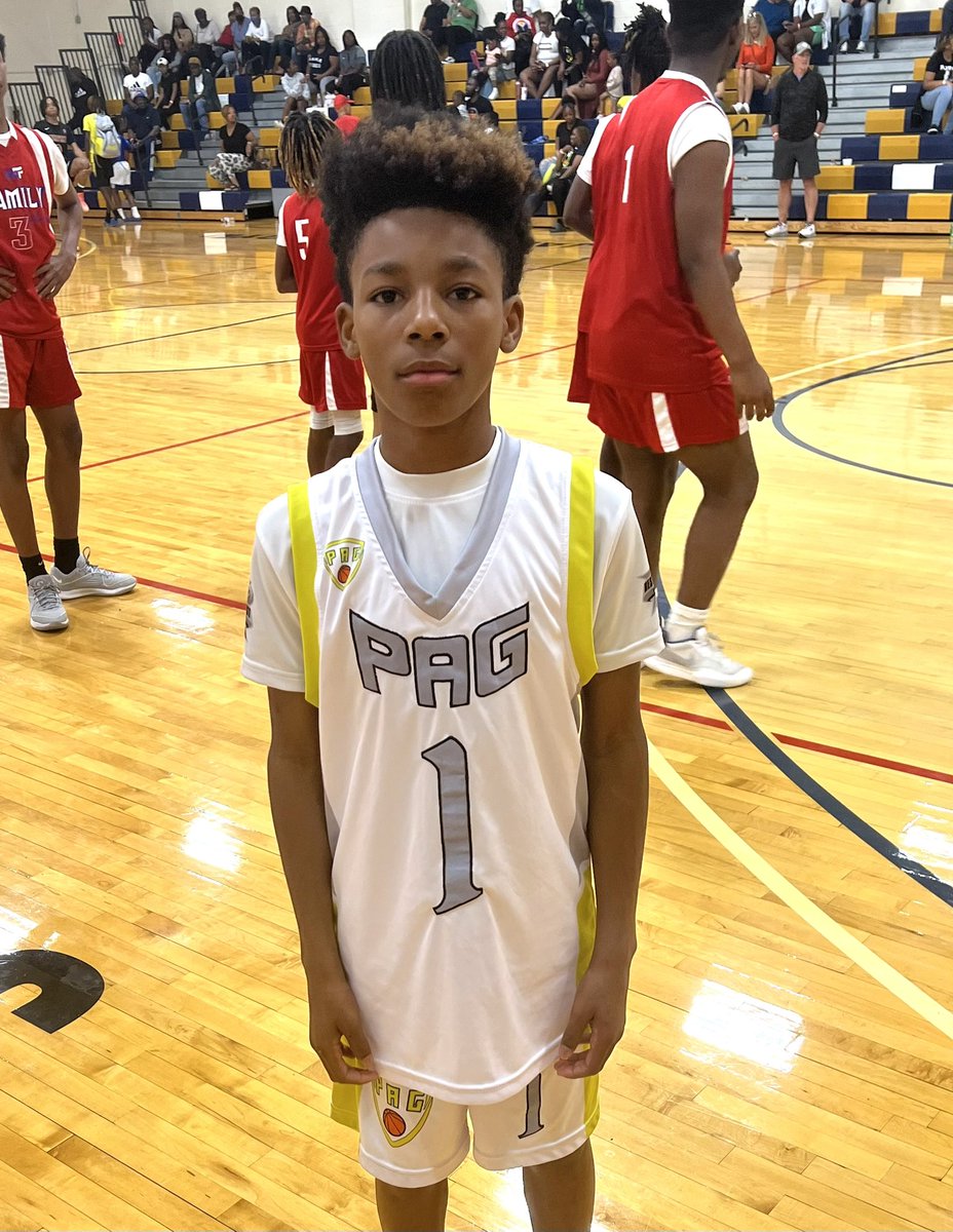 Deshonvaris Lundy (PAG) takes pride in keeping things in order. The south-paw point guard is a superb facilitator that embraces the pass first, score second mentality. hypesouth.com/on-the-rise-pe…