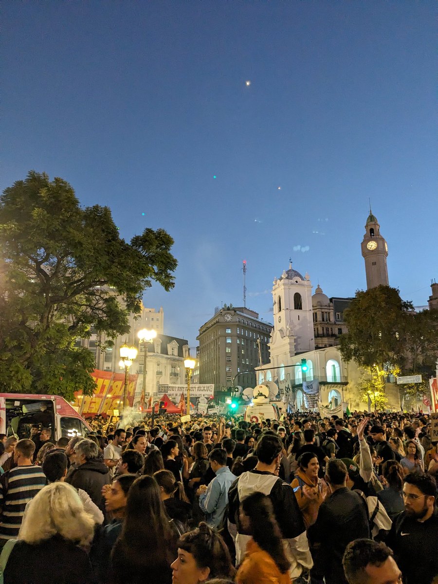 hmgauna's tweet photo. Qué respiro encontrarse con este apoyo impresionante a la universidad pública. La van a tratar de contar de mil maneras. Acá una muestra. https://t.co/MKepK35Exi