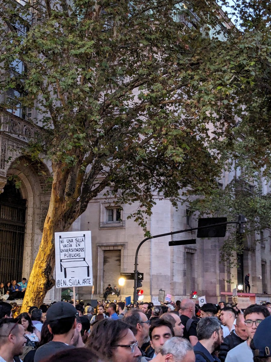 hmgauna's tweet photo. Qué respiro encontrarse con este apoyo impresionante a la universidad pública. La van a tratar de contar de mil maneras. Acá una muestra. https://t.co/MKepK35Exi