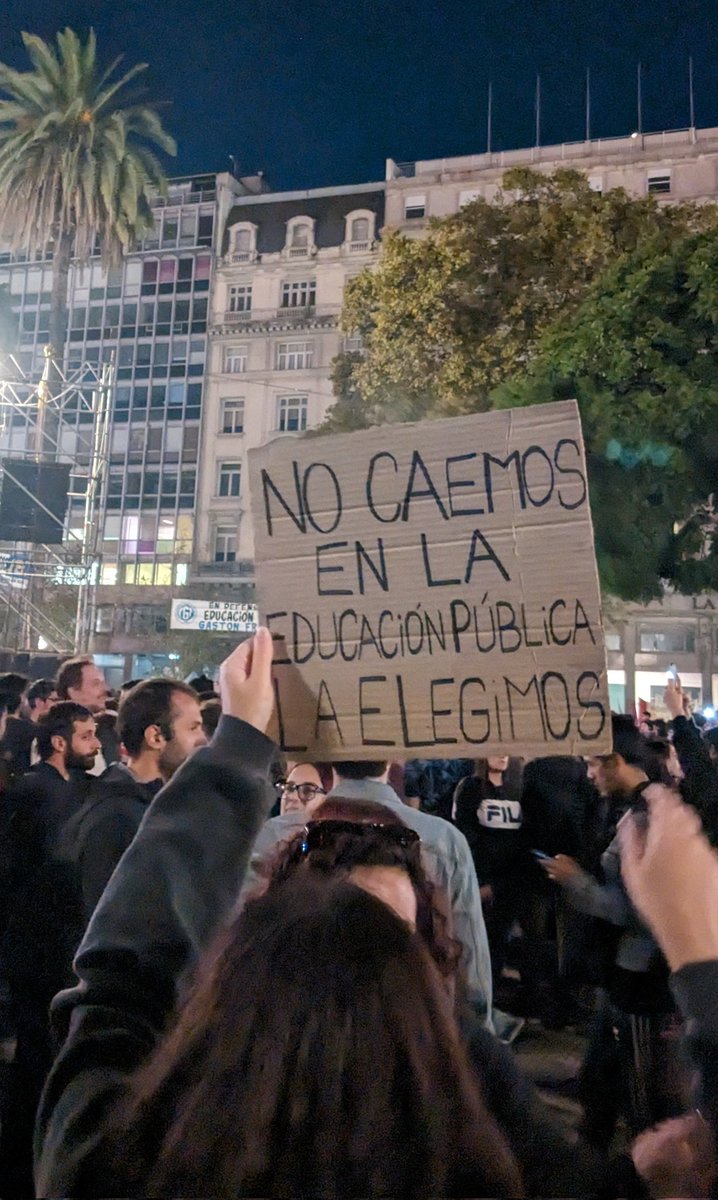 hmgauna's tweet photo. Qué respiro encontrarse con este apoyo impresionante a la universidad pública. La van a tratar de contar de mil maneras. Acá una muestra. https://t.co/MKepK35Exi