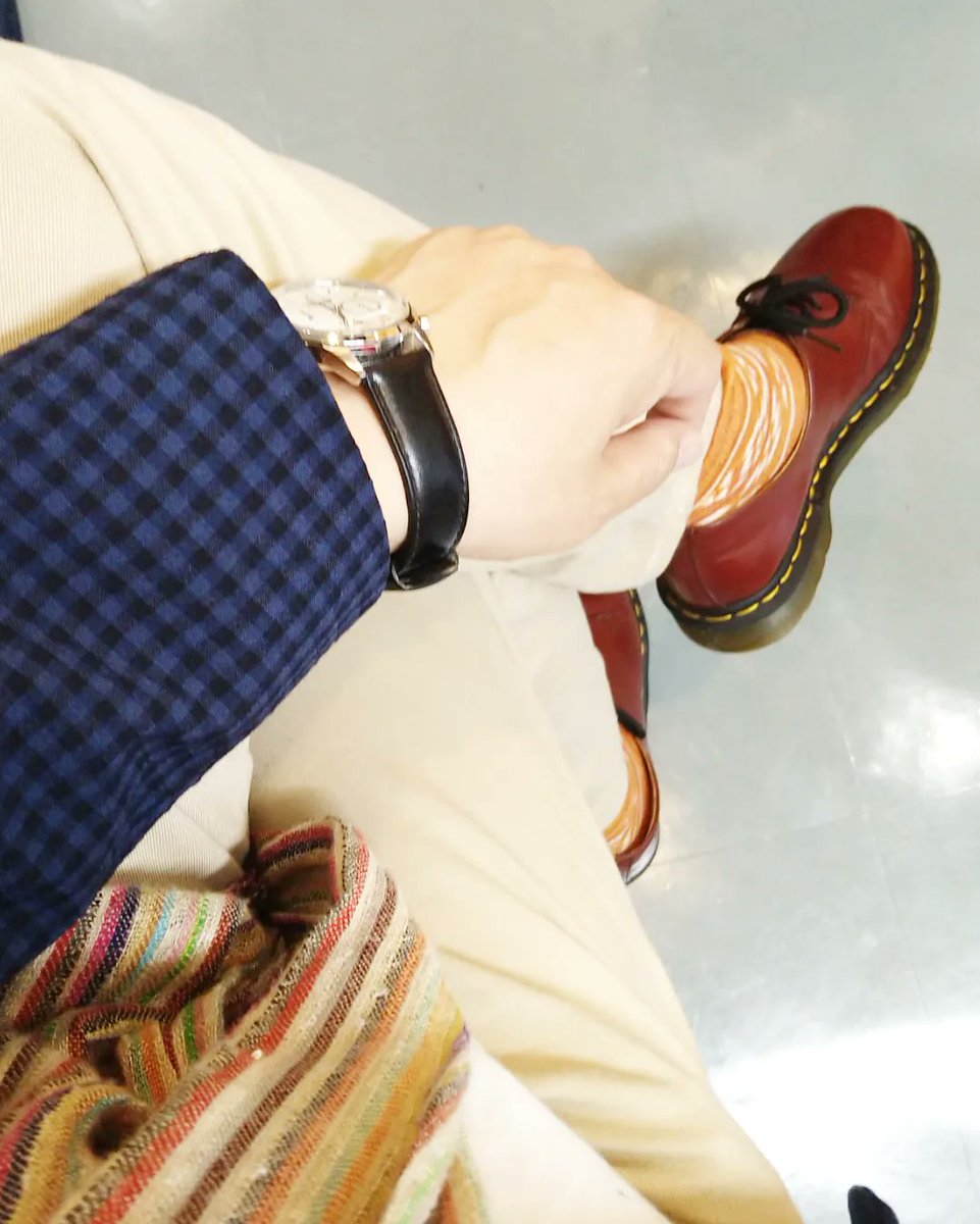 inachans's tweet photo. 今日のおじさん。外はあいにくの🌧️ですが、内科の診察に来ています。 #おじさん #内科検診 #待合室 #ハット #丸眼鏡 #ジャケット #ストール #コーデ #olivedesolive #jins #beems #katharinehamnettlondon #unitedarrows #drmartens https://t.co/yYvhMMfppD