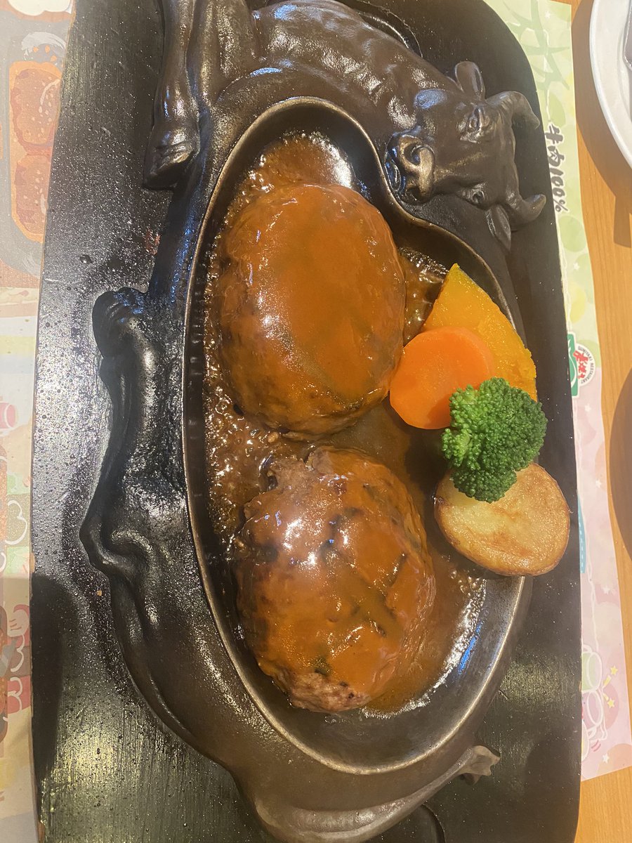 久々にさわやかハンバーグを初めてのデミグラスで食べてみたけど、美味すぎる😋