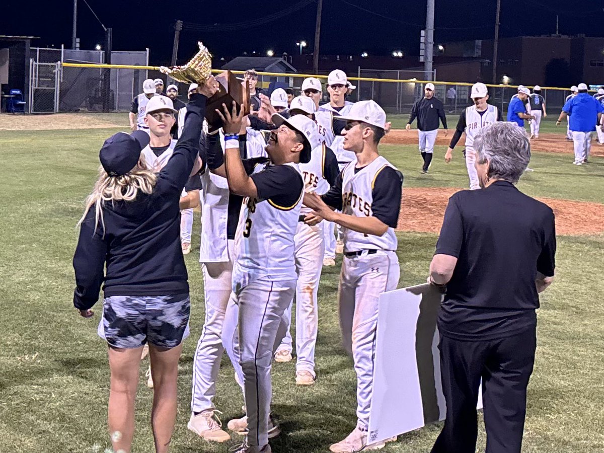 Lori Wilson🖤☠️💛 tweet media