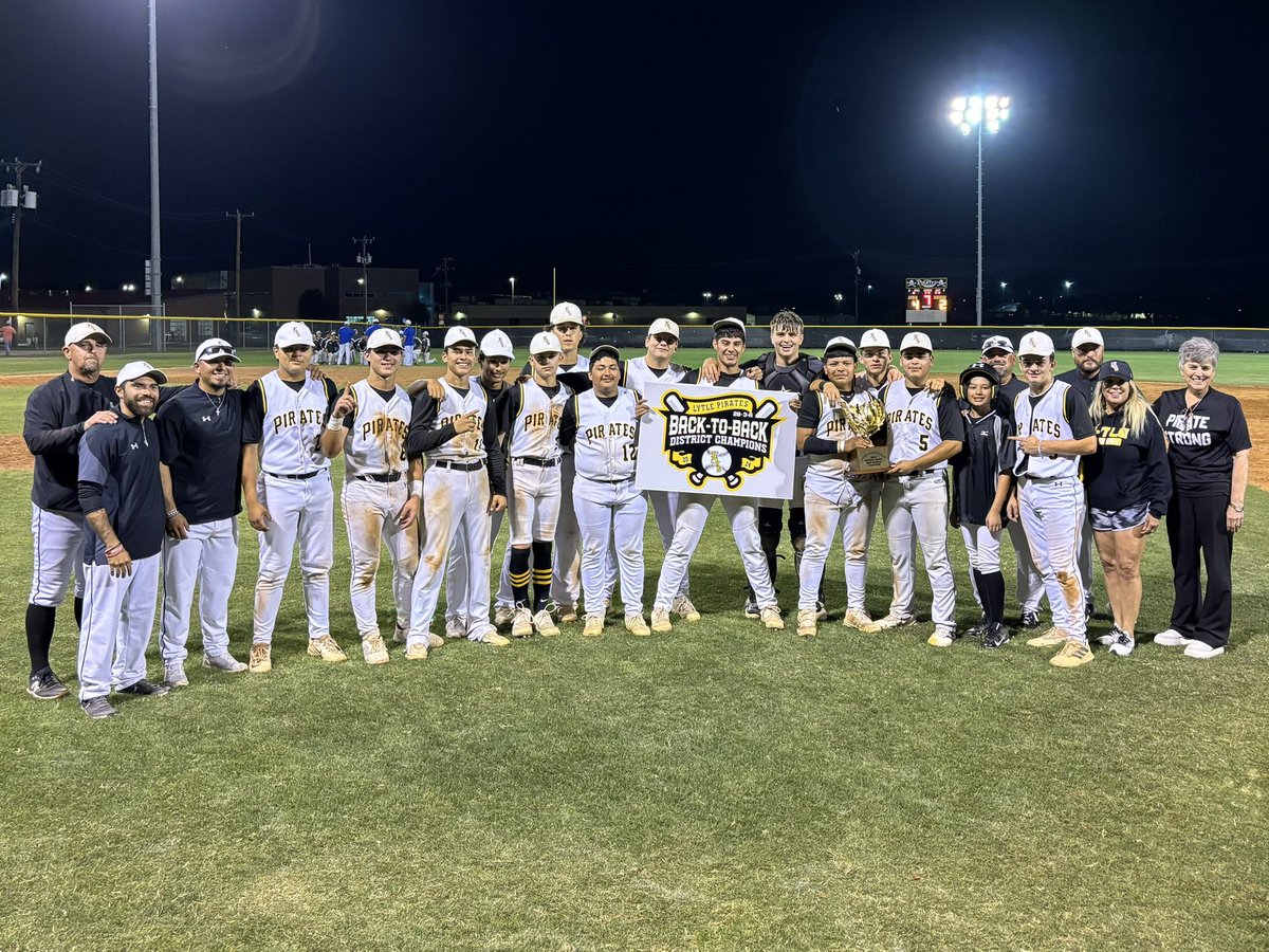 It never gets old!! Another district championship!! Congrats boys and coaches!! @lytleisd @Lytle_Baseball @lytlesuptmcs @_CoachTrevino @martsippy