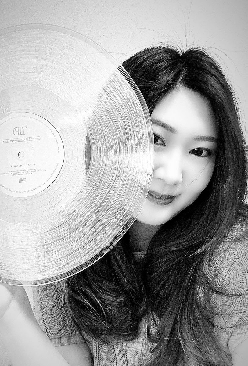 nagi_swiftie's tweet photo. I’m very grateful to have been able to get this clear vinyl even though I’m in Japan! Thank you Tower Records! #TTPDTargetRun @TOWER_World @TOWER_Online @taylorswift13 https://t.co/e9D53JEEET