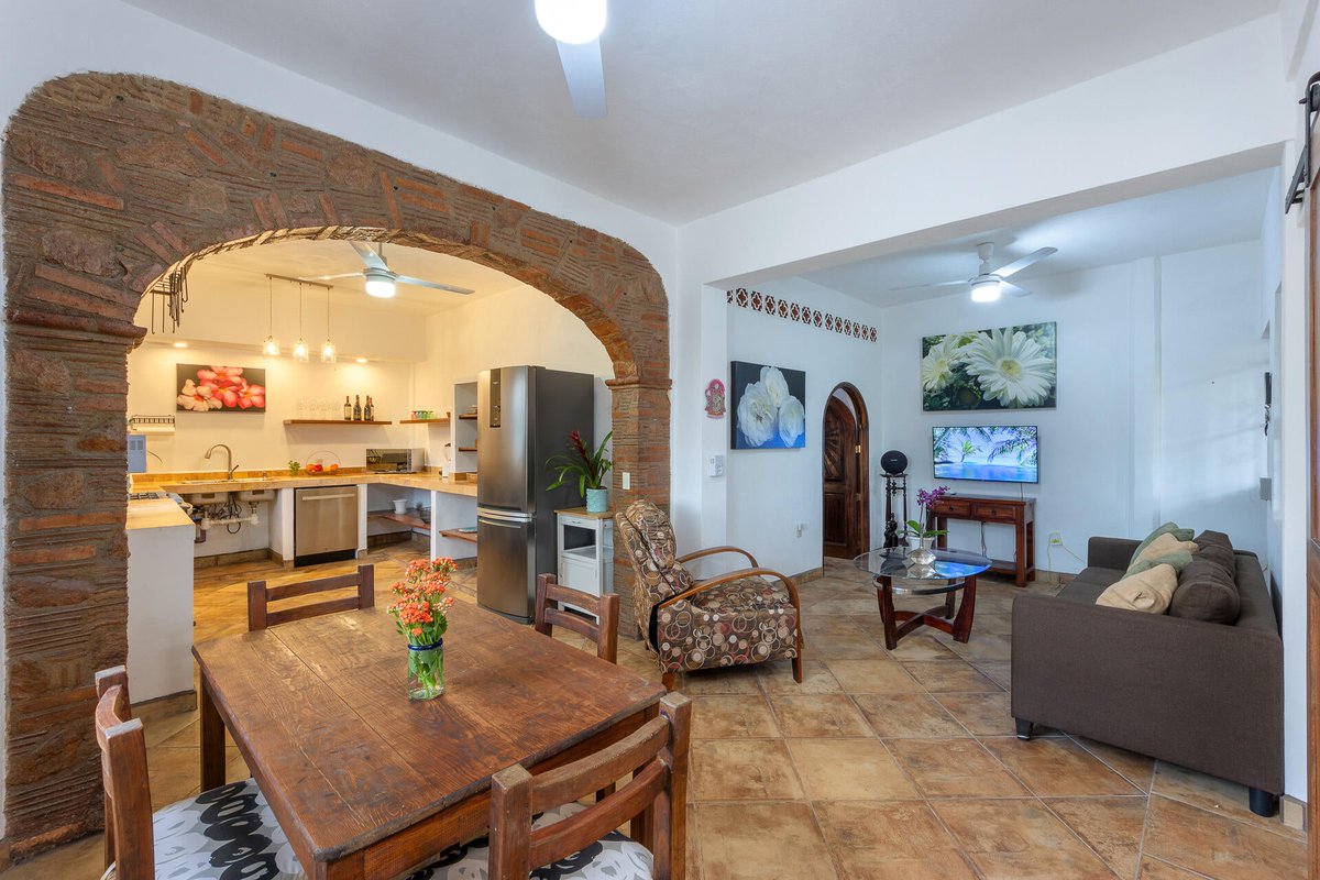 TropicasaRealty's tweet photo. The home has 3 rental units, to live in one and generate easy rental income from the others. A great opportunity for an early retirement to PV! #movetomexico #pvrealestate #investmentproperty https://t.co/12Kt2RygaC https://t.co/1VCWpiPdLU
