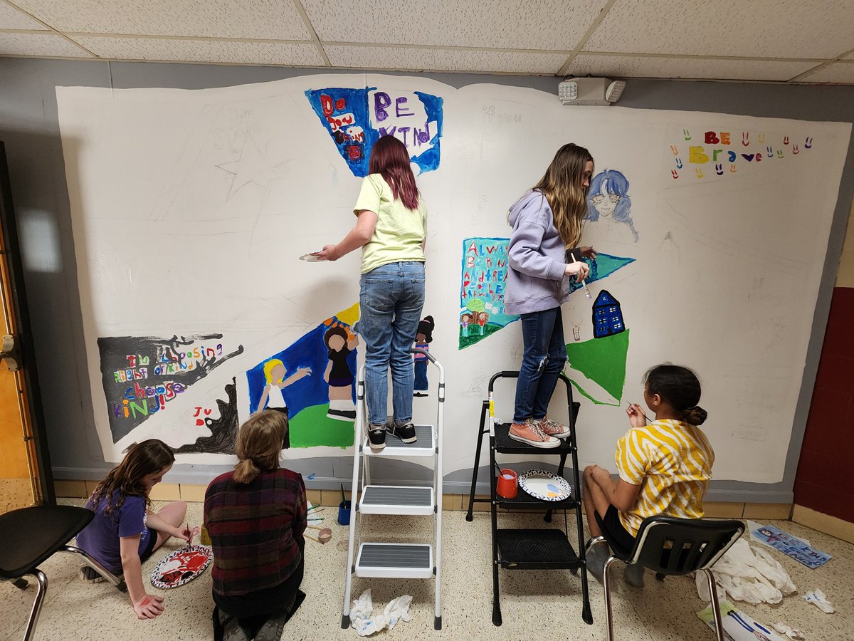 So excited to see how this mural is going to turn out! Stay tuned to see updates!! Hyde Art Club <a href="/HydePrincipal/">Hyde Principal</a> <a href="/HydeElem/">Hyde Elementary</a> #OneTeam #GoWarriors