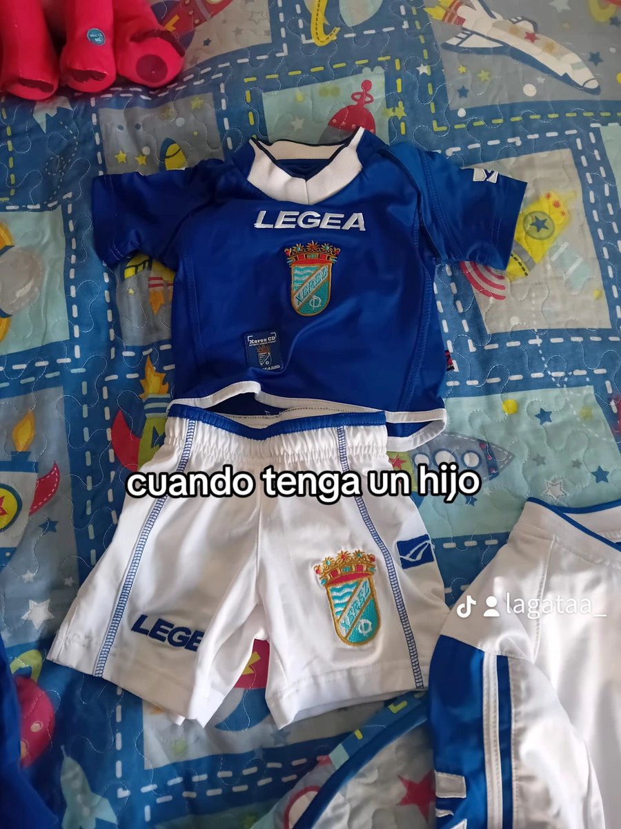 MartaGuerreroF2's tweet photo. Cuando tenga un hijo no diré nada pero habrá señales 😌😍💙🤍⚽
#xerezcd #xerez #jerez #sentimientoazulyblanco #viral https://t.co/SmEnMJ5Y7H