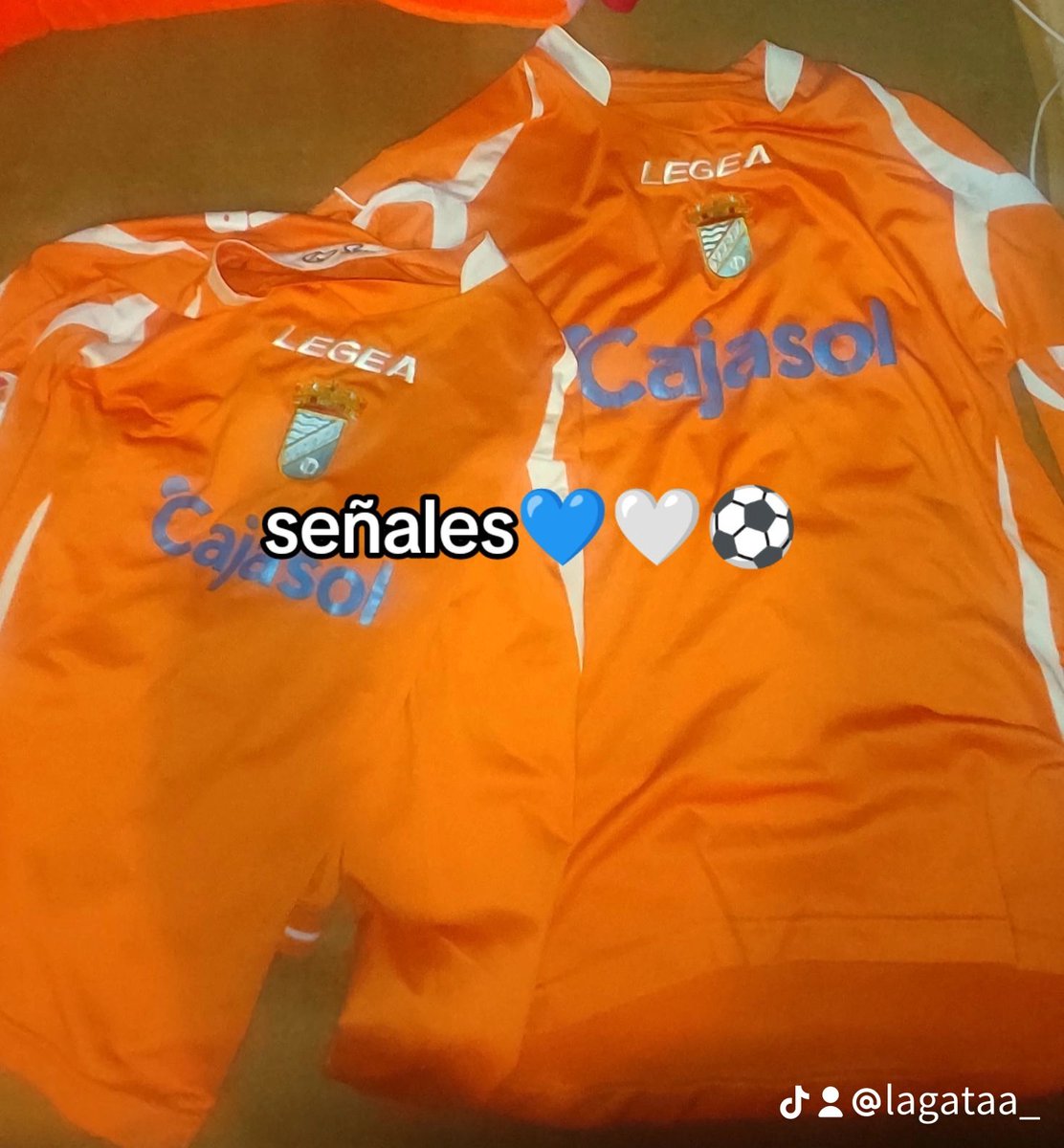 MartaGuerreroF2's tweet photo. Cuando tenga un hijo no diré nada pero habrá señales 😌😍💙🤍⚽
#xerezcd #xerez #jerez #sentimientoazulyblanco #viral https://t.co/SmEnMJ5Y7H