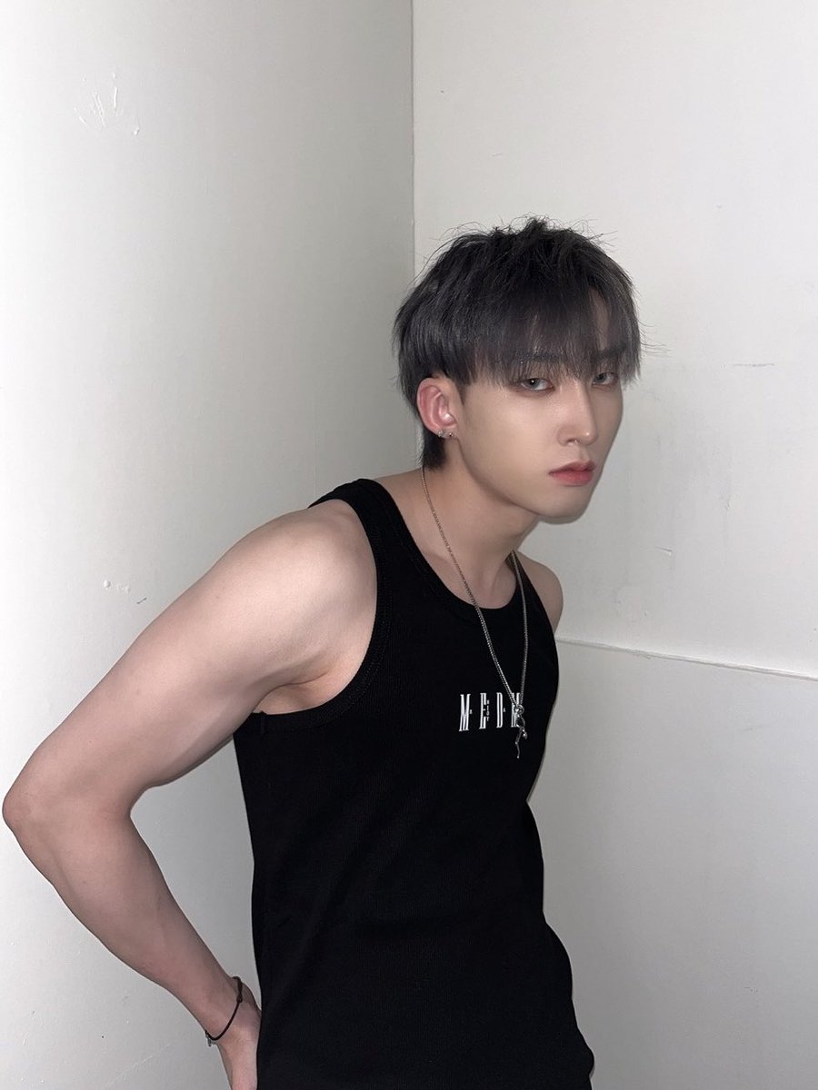 XODIAC_MEMBERS's tweet photo. [#웨인] 

 🐺💪

#XODIAC #소디엑 #WAIN #웨인 https://t.co/7pYeZojrP4