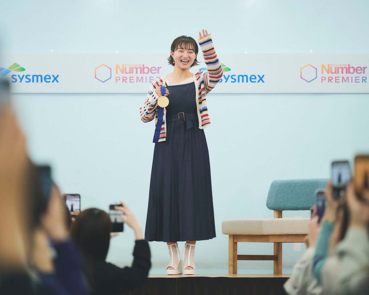 NumberDo's tweet photo. #坂本花織 さん、昨日のトークショー、ありがとうございま��た
氷上で見せる強くてかっこいい姿とはまた違う、キュートで可愛らしい表情に、会場の皆が虜になっていました

90分にわたるトーク動画は近日中にNumberPREMIERにアップします。見逃した方はぜひこちらで
https://t.co/0VcsSHcyL5 https://t.co/9qX8Vfckva