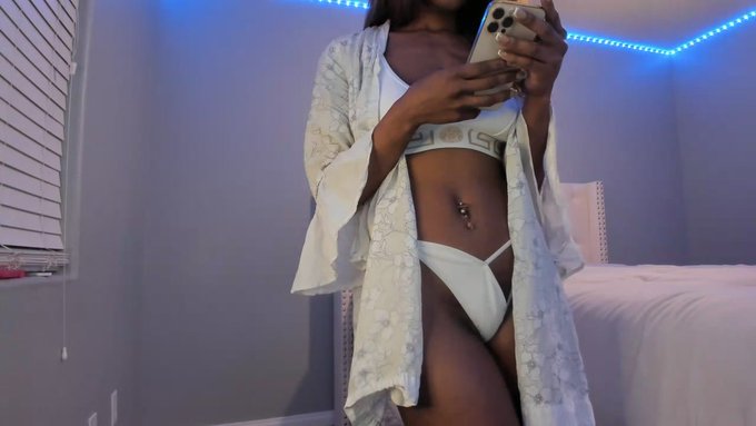 Jezabel Vessir is live now! https://t.co/Q19k4y92G2 https://t.co/AbnDSxQgA5