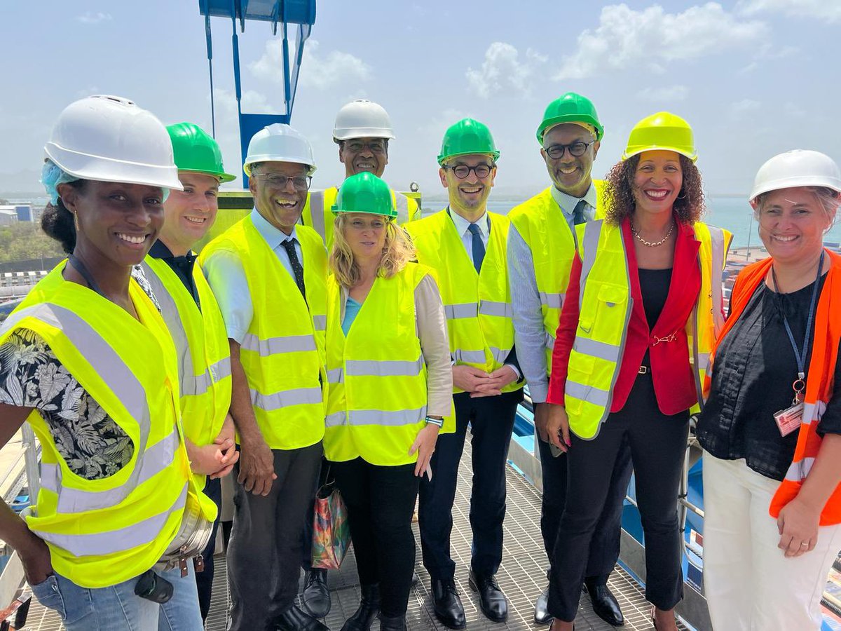 Présentation du projet hub Antilles du grand port maritime de Martinique au ministre des comptes publics , Thomas Cazeneuve . 130 M€ d’investissements , contributions de l’Etat , du Feder , fonds de concours , emprunt de la banque des territoires et fonds propres du GPMM .