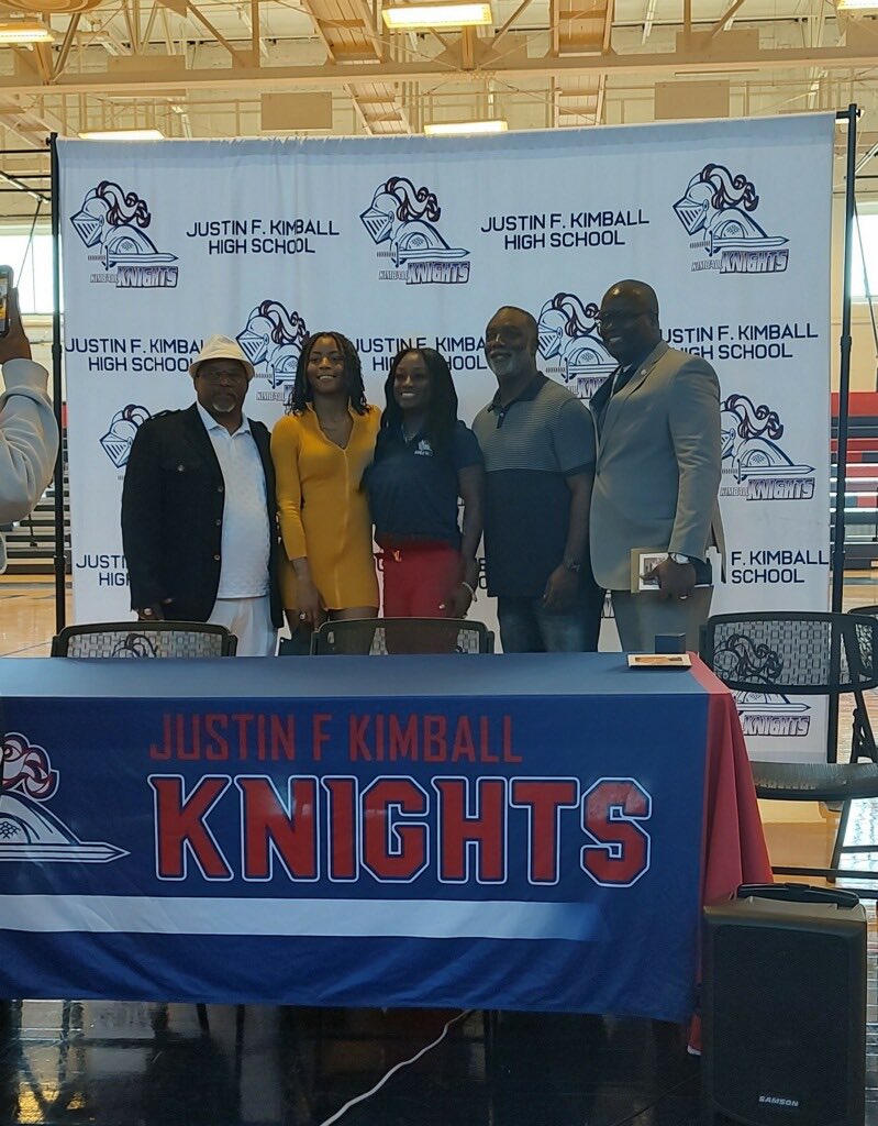 Congratulations to Destiny Miles back to back Wrestling State Champion. Destiny received her State Championship Ring this morning from her All Star coach Buck Fortson and Principal Smith.