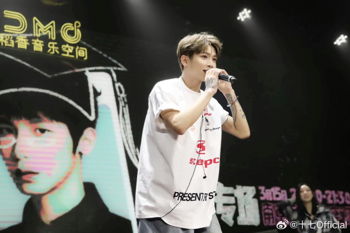 tmrwith17's tweet photo. Nanjing Daoxiang Music Space 09.15.24 

The latest concert with G.G Zhang Siyuan 💙
#Shiqi #十七 #สือชี https://t.co/OE2Ig7btcP