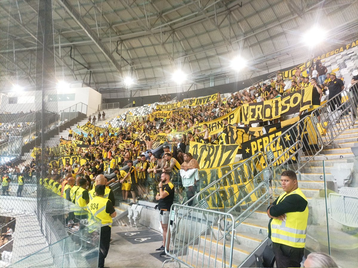 La gente de Peñarol 🇺🇾 hoy en el Arena do Galo vs Atlético Mineiro 🇧🇷