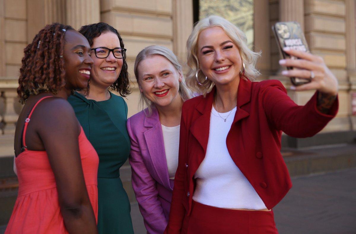 Embrace your ambition to shape Australia's political landscape with the @Pathways_UoM program. Applications have been extended to 1 May, so don't delay → unimelb.me/3Cp6znq