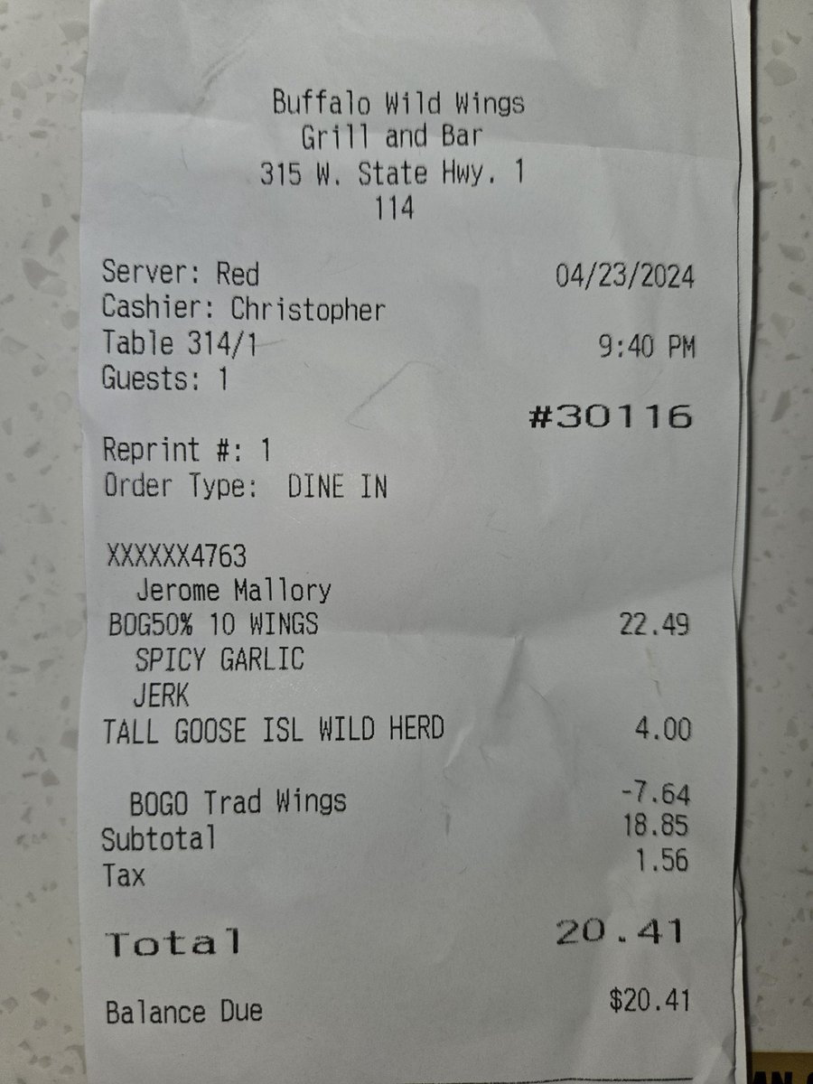 perrisonart's tweet photo. @BWWings your BOGO offer is deceptive. I ordered 10 traditional wings and got 20. Shouldn't I only have to pay for 10? I discussed it with the manager, and it doesn't make sense. https://t.co/gajyN1k1iv