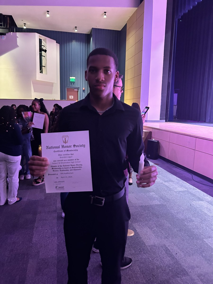 #StudentAthlete over here✊🏾I am glad to be a member of the National Honor Society… @CoachWhite_84 @ShoemakerHS