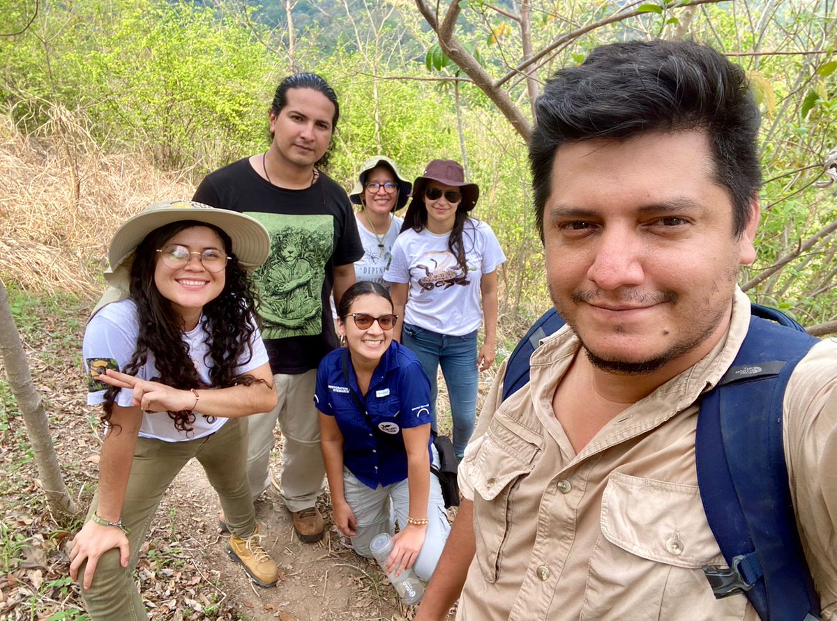 Gabsbio's tweet photo. #DiaDeLaTierra en Iyulutepet, San Pedro Nonualco, compartiendo sobre mi experiencia en el Cerro Tecana con el proyecto Suma Un Bosque🌳🦋 https://t.co/6C0VVCyxKp