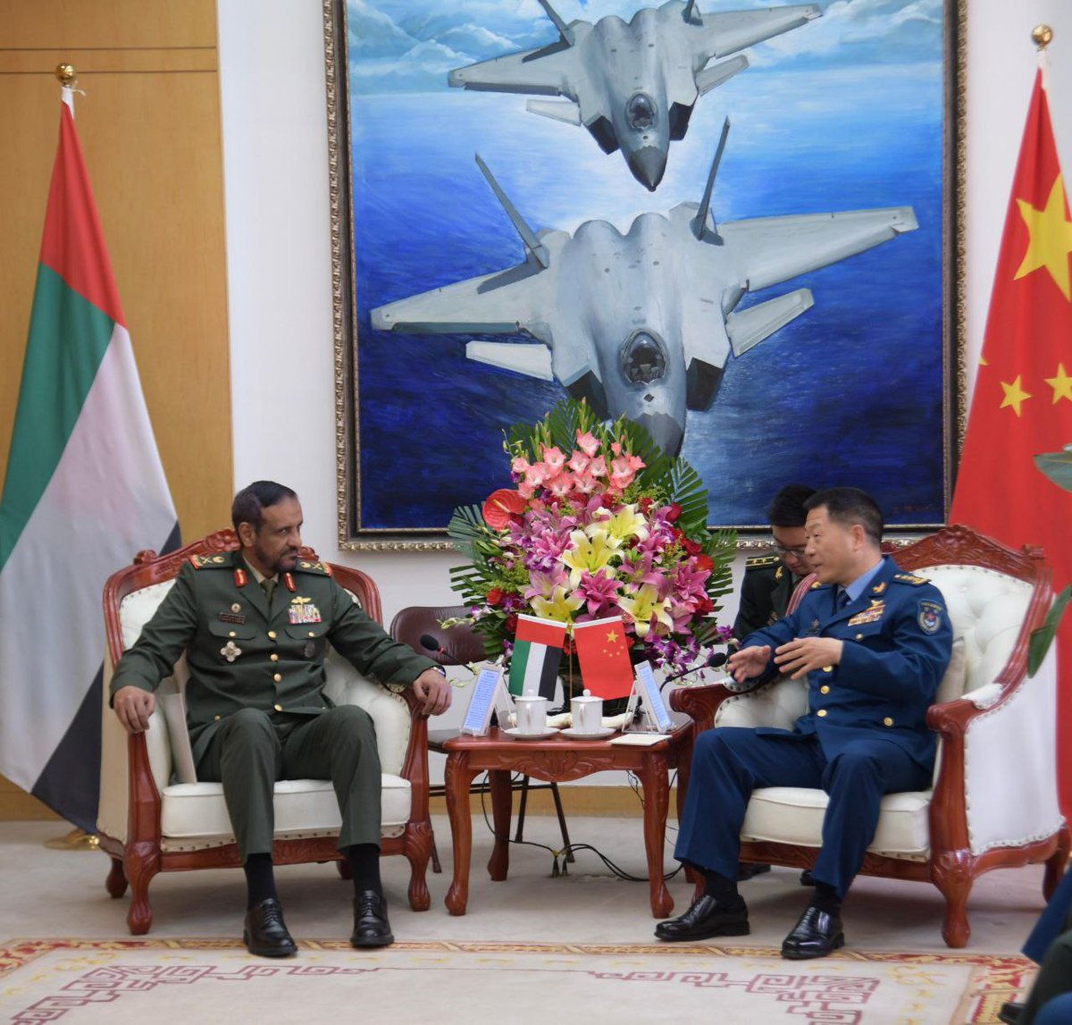 🇦🇪🇨🇳Joint Operations Commander of #UnitedArabEmirates met with #Chinese People's Liberation Army Air Force Commander to discuss military cooperation.

#Emirates #China #ChinaNews #AbuDhabi #ChineseArmy #中國 #中國人 #中國新聞 #阿拉伯聯 #大公國 #盟國 #中國軍隊 #金磚國家 #BRICS