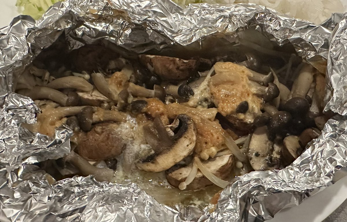 Miso-butter mushrooms in foil. This was simple and yum! #DoctorsWhoCook #PCCMeats #TwitterSupperClub