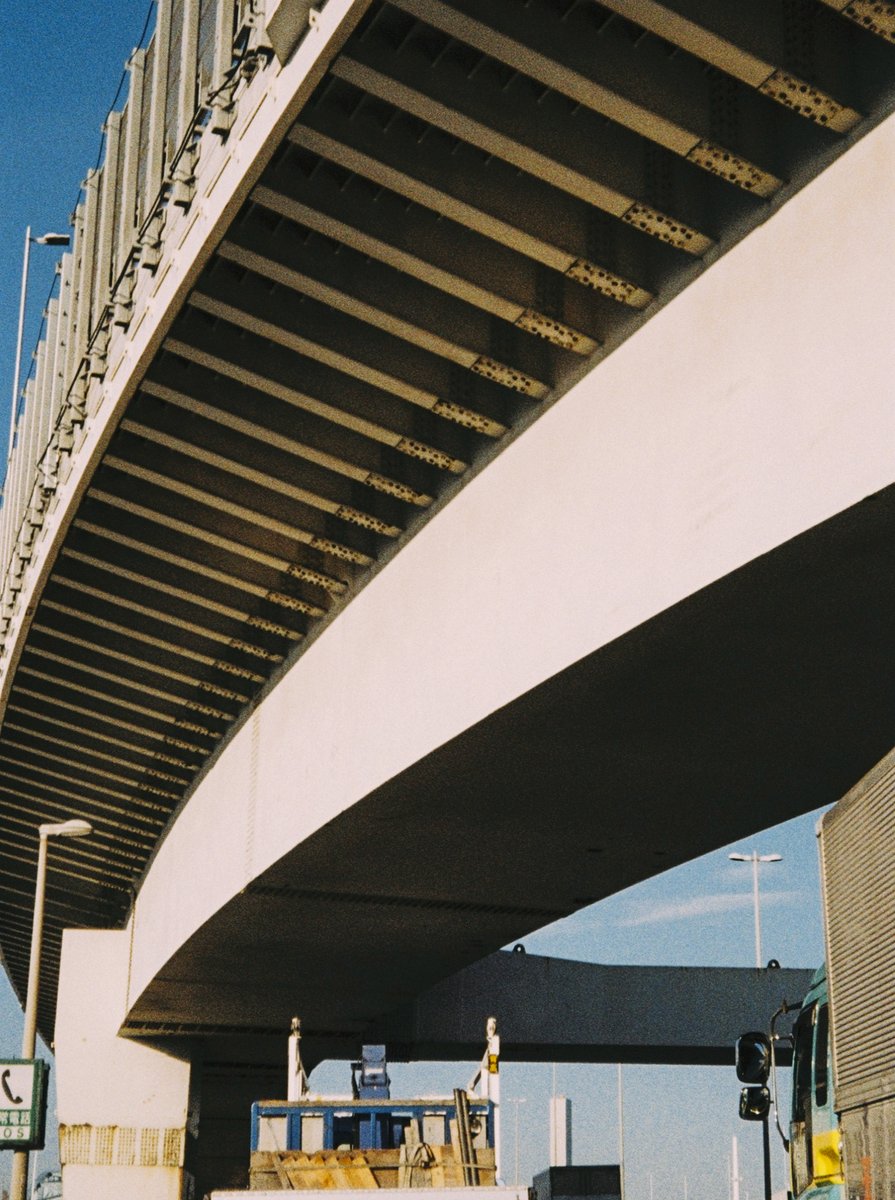 【助⼿席カメラ｜Episode1-7】
⾼速道路を⾛ると、
いつもとは違う街の⼀⾯が⾒える。

Photographer / 増⽥ 彩来
@sara_photo_912

#助手席カメラ #おひさま #ソニー損保