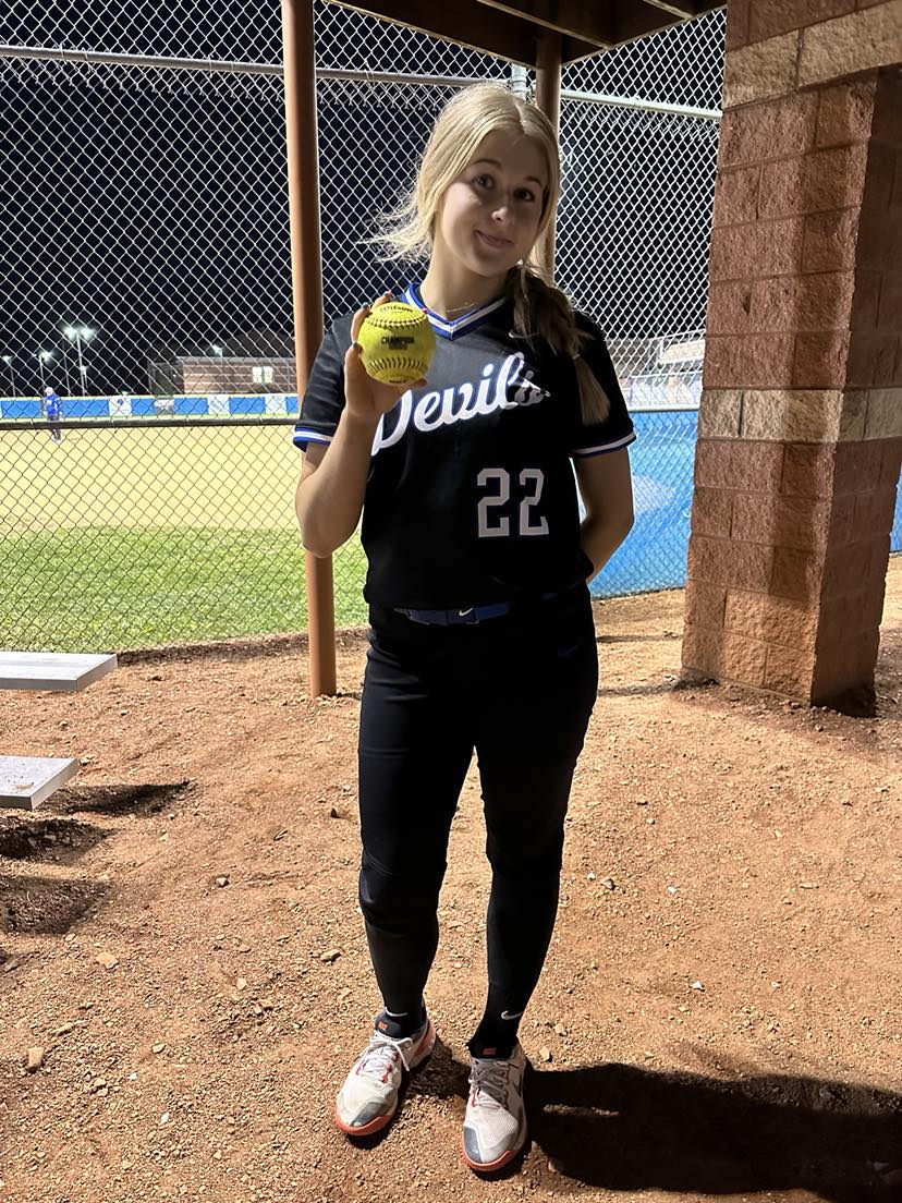 FirecrackersTN's tweet photo. Bombs Away! Three of our Firecrackers going yard tonight in High School action. @doty_abiga40952 @Kyndal_Engle11 @KaleyToney2026 great job at the plate tonight! #FirecrackerSoftball #CougarSoftball #BlueDevilSoftball 🥎🧨🥎🧨🥎 https://t.co/YnCpSaeGzK