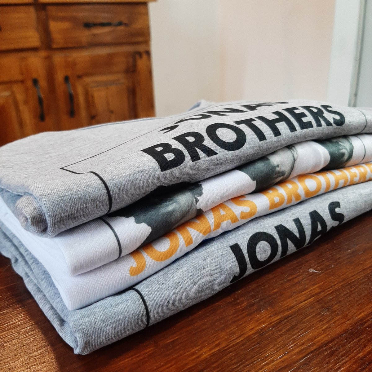 Floraa_Ds's tweet photo. @OMJFactsARG Hola! Mañana estamos cerrado pedidos de remes para los Jonas! Dejo mi wapp para que me hablen! 🙌🏼😎
https://t.co/MyT3RRlH1N

Ig: juniper.baires 😎 https://t.co/5YE9UrGkdS