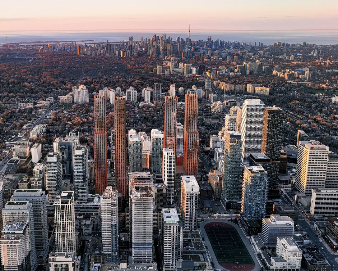 A dramatic four tower proposal (61s, 61s, 59s & 57s) by the Madison Group would add a punch of bold colour & dramatic design by NYC based Rafael Viñoly Architects to the midtown #Toronto skyline. Project details via @Urban_Toronto: urbantoronto.ca/news/2024/04/m…