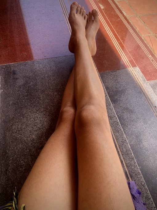 Resting my feet in shadow, cause it&rsquo;s freeecking hot 🥵   #feet https://t.co/xHXp02VSGn<a href="/tag/feet"class="tags"><span>#feet</span></a>