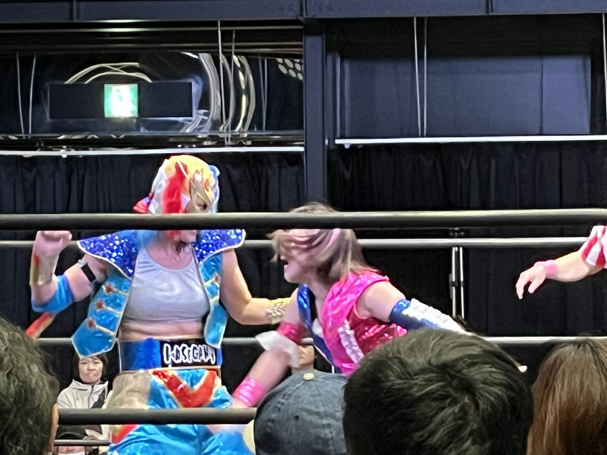 道頓堀プロレス＆2P5合同イベント🤩
アイスペンギン＆フラペンvsデルフィン＆花園桃花
タイトルマッチー🔥
ペンちゃん頑張ってたわ🔥🔥
しかーし１番つおい女🌸花園桃花選手はやっぱりつおいっ‼️
#スペルデルフィン
#花園桃花
#アイスペンギン
#フライングペンギン🐧