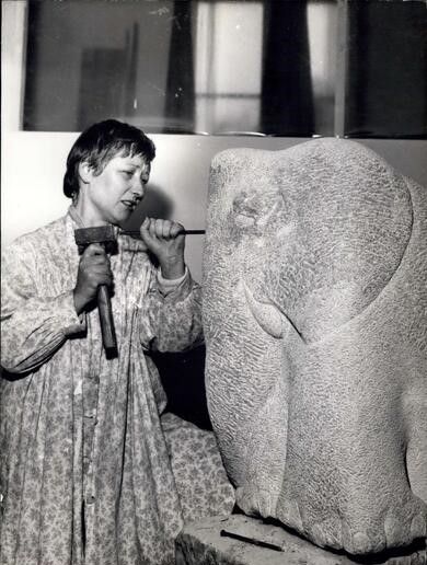 le 24 avril 1998 décès à La Garde de Christiane Rochefort écrivaine, sculptrice et féministe, 22ème division du cimetière du Père Lachaise