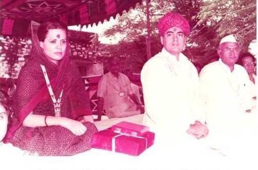 महात्मा गांधी व विनोबा भावे जी के “ग्राम स्वराज” से प्रेरणा लेकर राजीव गांधी जी के प्रयासों से कांग्रेस ने देश में 73वां संविधान संशोधन अधिनियम लागू किया, जिसके तहत पंचायती राज को संस्थागत स्वरूप मिला और ज़मीनी स्तर पर लोकतंत्र मज़बूत हुआ। पंचायती राज दिवस के अवसर पर…