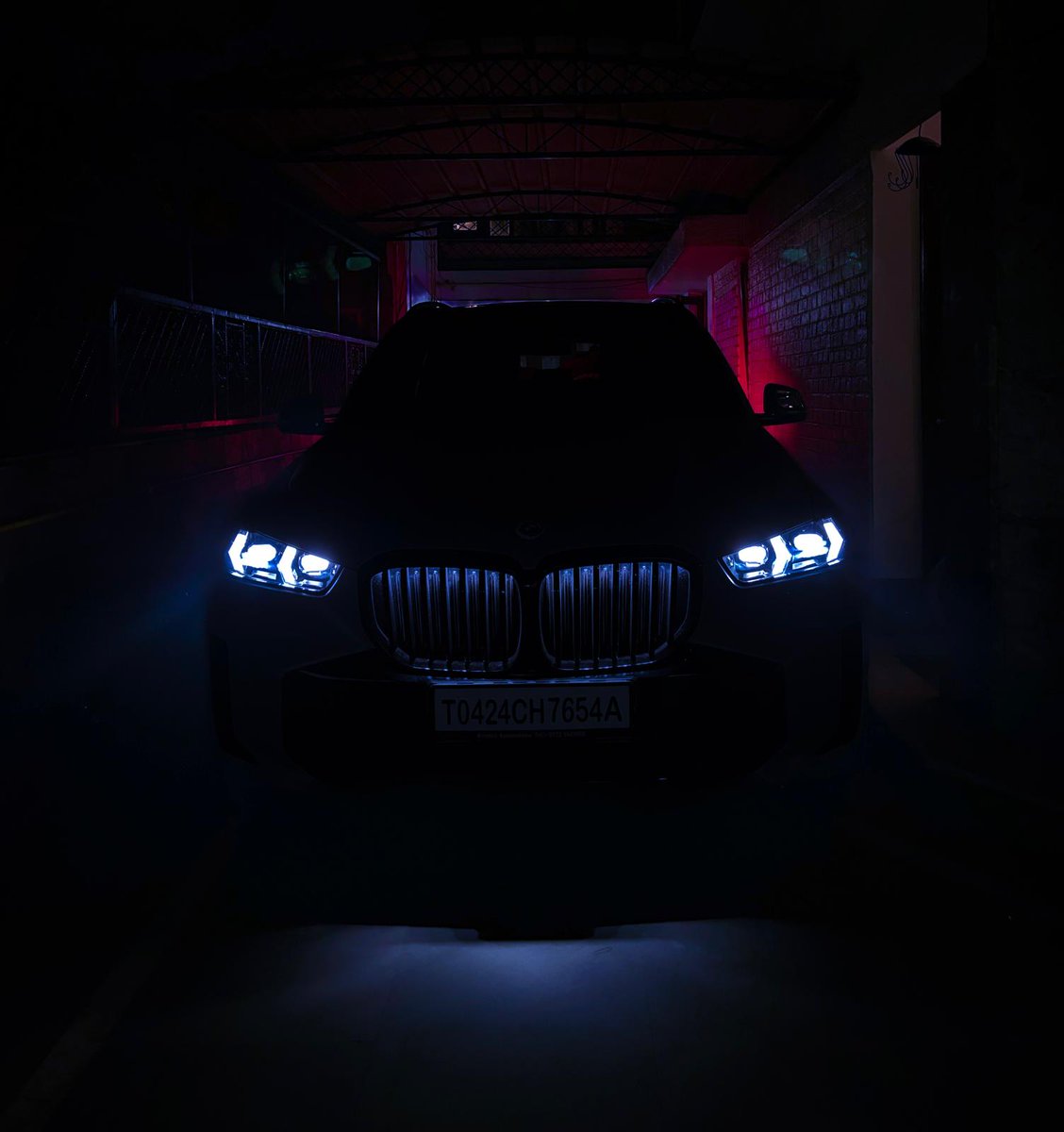 Wasn't sure about the front lit up grill, but I actually like it now. @BMW @bmwindia (Photo courtesy @JansherSingh1)