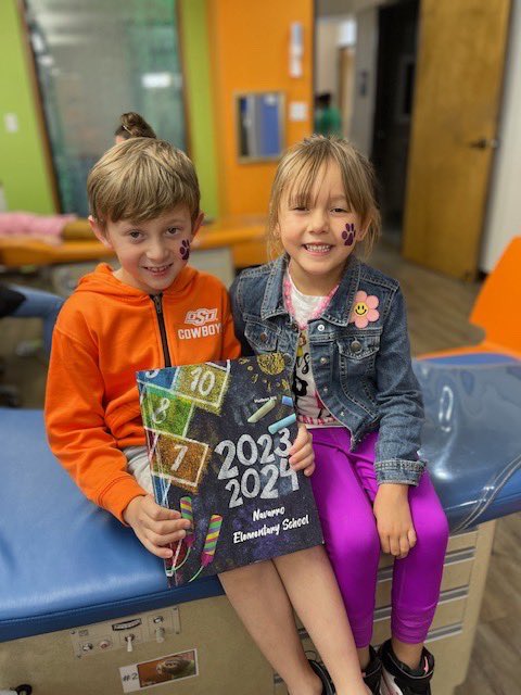 Hudson and Haisley showed off their school spirit and new yearbook at their visit!

#PantherPride #NavarroISD #smiles #AlligatorDental #Seguin #WeMakeKidsSmile