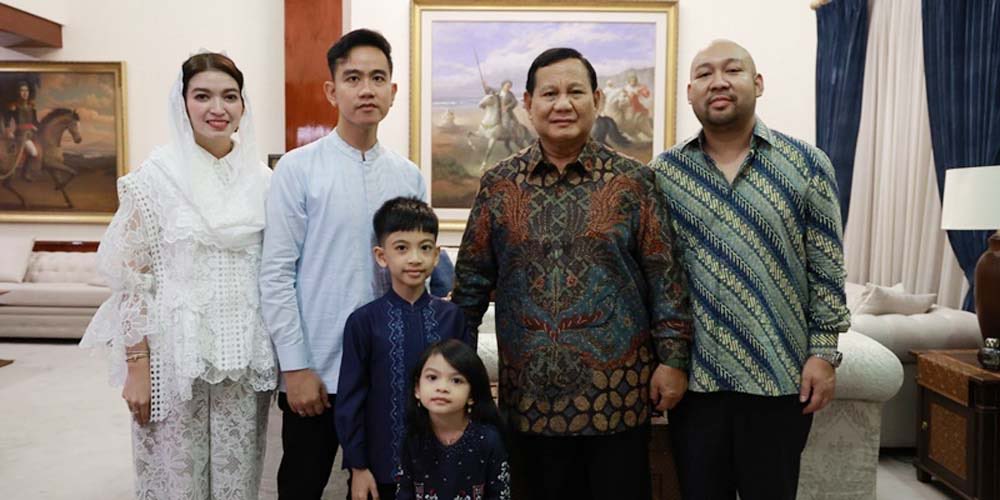 Didit: pernah merasakan punya eyang presiden dan ayahnya (bakal) menyusul jd presiden juga dlm waktu dekat.

Jan Ethes dan La Lembah Manah: punya mbah seorang presiden dan ayahnya dlm waktu dekat segera menjadi wapres.

Anak2 yg bernasib baik.