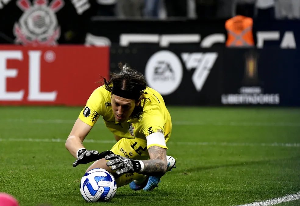 🎙️ Cássio, para o SBT

“Não é questão de confiança, tomei gol defensável e depois fiz muitas defesas, poderia ter levado mais. Tudo bem, eu entendo, comecei o ano sabendo que seria assim e que a conta sobraria para mim. Se eu levar um gol de pênalti hoje a falha é minha. Estou