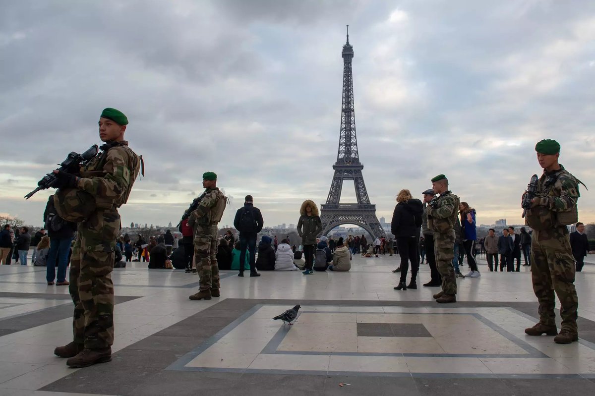 [ 🇫🇷 FRANCE ] 🔸 Un camp militaire s'érigera prochainement aux abords de Paris, destiné à accueillir 5000 soldats mobilisés pour assurer la sécurité des Jeux olympiques. 💬 « Nous n'avons jamais fait cela depuis la Seconde guerre mondiale. » - Directeur de l'économat des armées