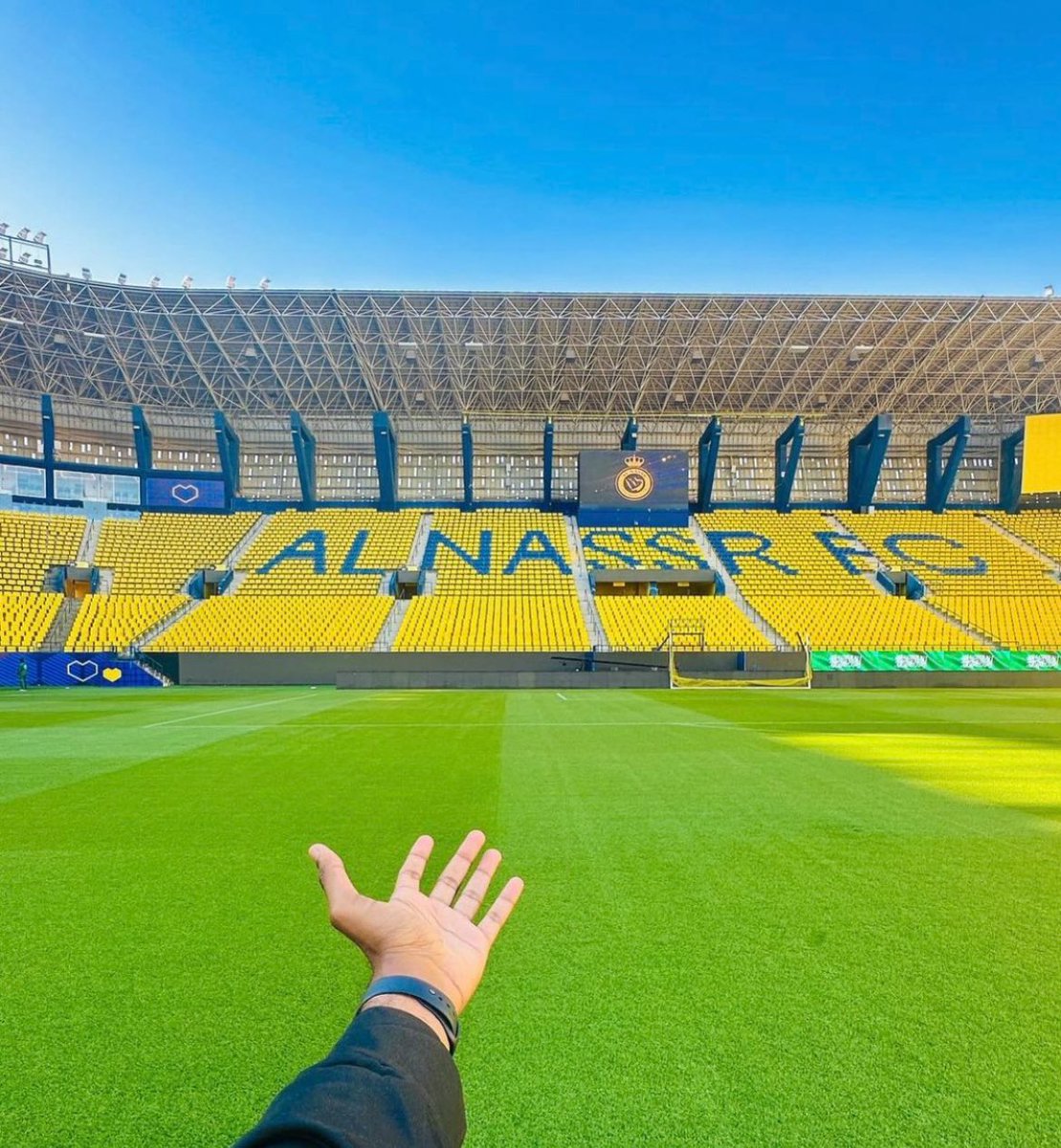 This Indian 🇮🇳 male who is a fan of Cristiano, traveled from Dubai to Riyadh on foot in order to fulfill his dream, to meet Ronaldo, and obtain an autograph from him.

He arrived several days ago at Al Awwal Park Stadium, and the journey took 36 days, covering a distance of 1,200