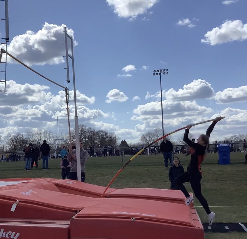 DeuelField's tweet photo. Congratulations @MakiaMoe on your personal best and raising the Deuel School pole vault record to 10 feet! #PVPACK #BENDITSENDIT https://t.co/S1x8mH8op4