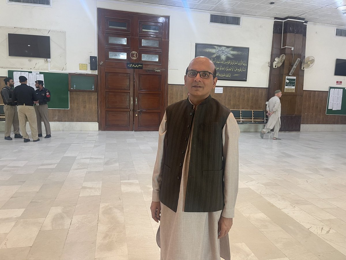 I am at the #Peshawar High Court with the prayer before 02 Hon’ble judges to direct the #KP Govt to immediately appoint Info Commissioners against 02 posts lying vacant since Nov. 18, 2019 & July 14, 2022. Commission currently lacks quorum & hence can’t decide complaints. #RTI