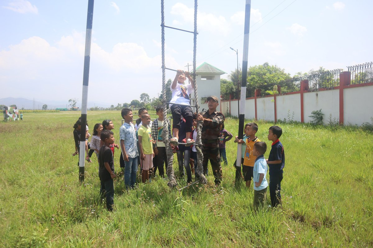 ASSAM RIFLES ORGANISES 'A DAY WITH COMPANY COMMANDER' FOR CHILDREN IN MANIPUR #AssamRifles hosted an informative and fun filled event under the theme 'A Day with Company Commander' at Kakching Garrison, Manipur on 22 April 2024. The main focus of the event was on games, fostering
