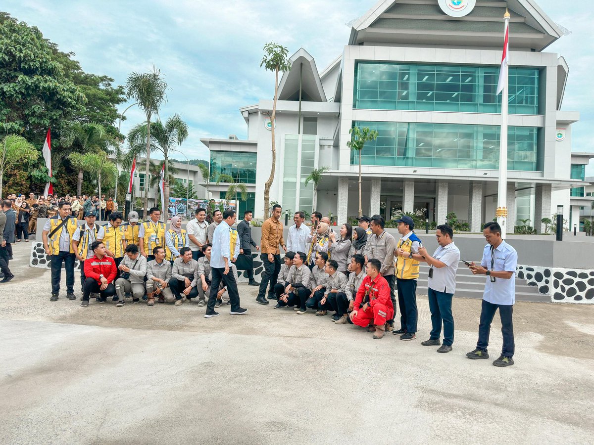 mrardandi's tweet photo. Meskipun cuma melanjutkan, tapi ikut bangga menjadi bagian dari tim ini dengan perjuangannya yang tidak masuk akal. https://t.co/L4g4gowrv0