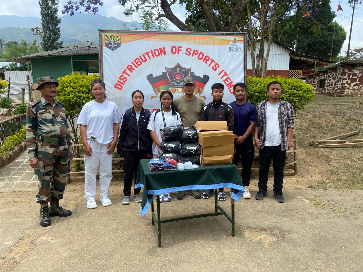 ASSAM RIFLES DISTRIBUTES SPORTS ITEMS IN MANIPUR #AssamRifles on 22 April 2024, organised distribution of boxing kit and accessories to budding sportspersons at Kangpokpi District in Manipur. The initiative was to promote sports culture and aiding the hidden talents in remote