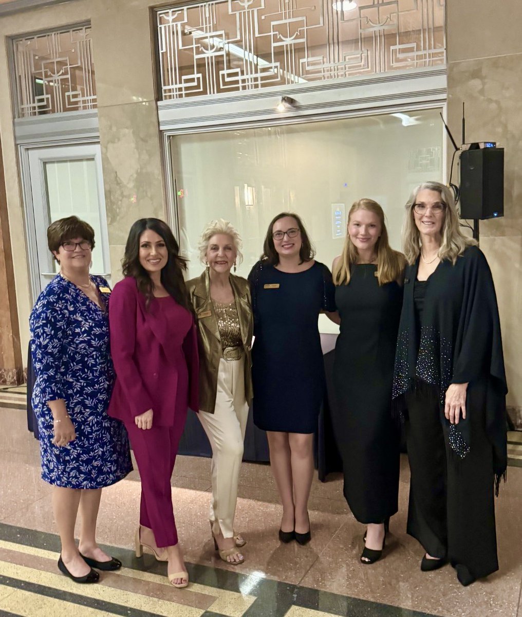 UNOTI's tweet photo. Had a wonderful time engaging in insightful discussions with these exceptional women at the WTS GNO Annual Gala! https://t.co/3zc5wmSAil
