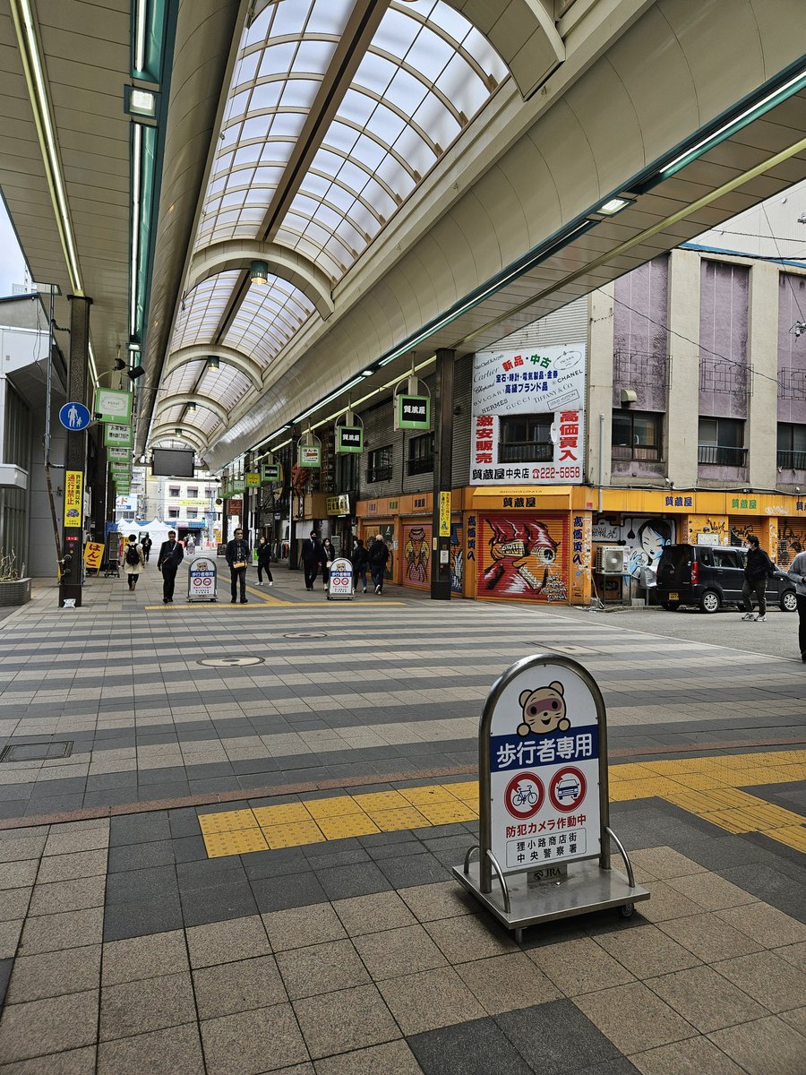 普段、狸小路の１丁目なんて全然こないから… いい意味で狸小路らしからぬ、雰囲気があって。 なんか、いいすね。笑 １丁目てなると、観光客も買い物客もほとんど居なくなるんすね…