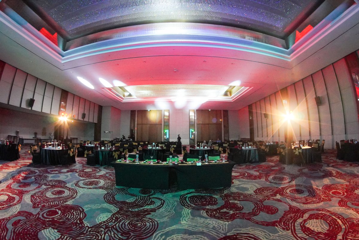 radissonlampung's tweet photo. The Miss Mega Bintang Lampung (MMBL) 2024 selection event finished at the Radisson Lampung Kedaton on Sunday evening, 21 April 2024.

Adjustable decorations and dramatic lighting, as well as table arrangements made specifically for fashion shows.

Here are our Grand Ballroom. https://t.co/rVLE4OoMaD