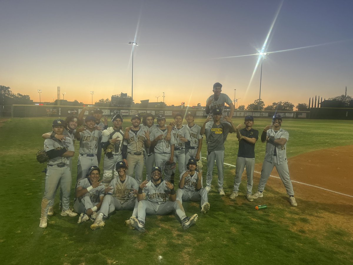 TroopersEhs's tweet photo. Eastwood 10 Franklin 0

WP- S Serna CGSO, 1 hit, 1 BB, 7 K 

D Rivera 3x3 2 RBI 2 runs, V Quinonez 1x3 2 RBI, G Hernandez 2x3 1 RBI, Z Rivera 3x3 1 RBI 2 runs, C Cox 3 runs, I Zamora 1 RBI 

Troop clinch a playoff spot! @Fchavezeptimes @6ATxHSBaseball https://t.co/hEEHqqHpU4