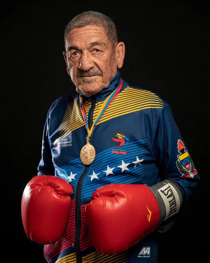 MervinMaldonad0's tweet photo. Ha cambiado de paisaje nuestro Francisco "Morochito" Rodríguez 🙏Gloria del Boxeo y del Deporte venezolano, de quién siempre estaremos orgullosos por tantas alegrías que le regaló a la Patria, nuestro primer medallista de Oro Olímpico.

¡Gracias por tanto querido Morochito!🙏 https://t.co/oigAMrS5nr